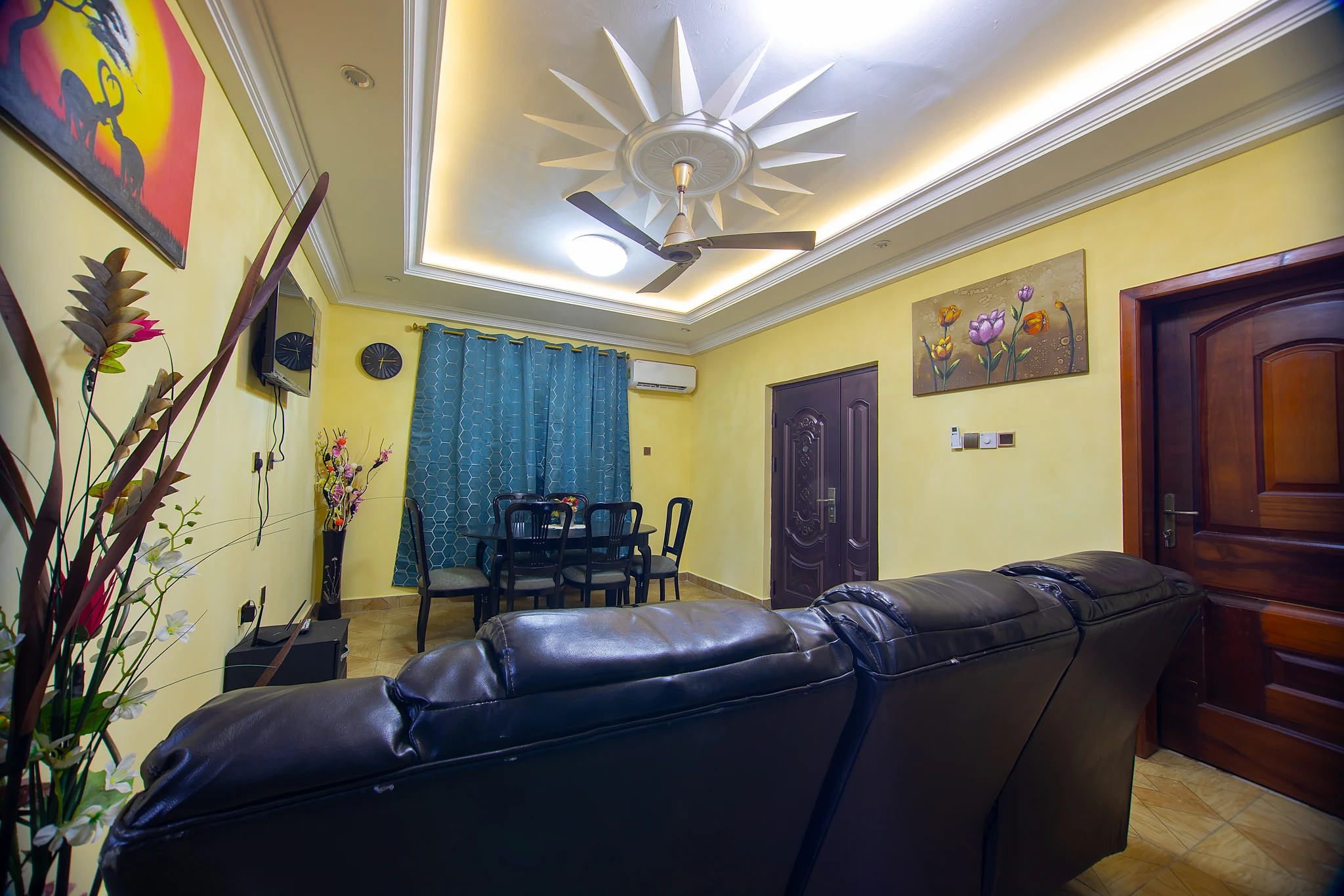 Alternative view of the living and dining room at Sarpomaa Cottage